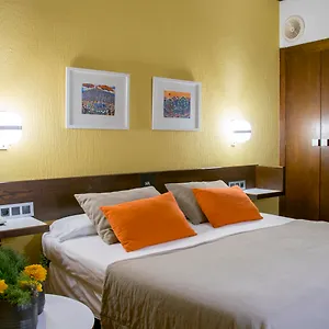 Hotel America ***